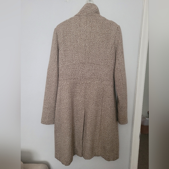 Womans knee length coat - Picture 3 of 6